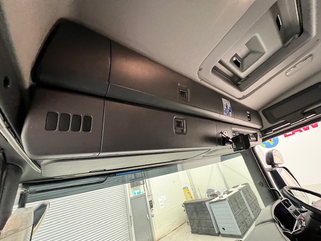 Scania P250 4×2 Sleeper Cab Fridge Box
