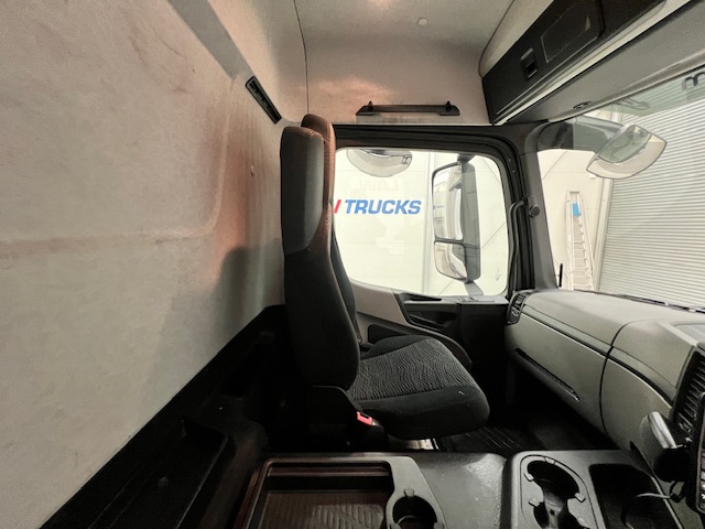 Mercedes Actros 2532 6×2 Rear Lift Day Cab Fridge Box
