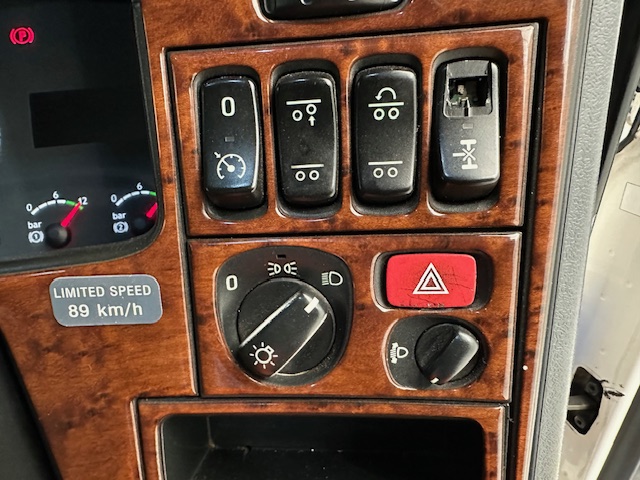 Scania R580 6×2 10 Tyre Rear Lift Tractor Unit PTO