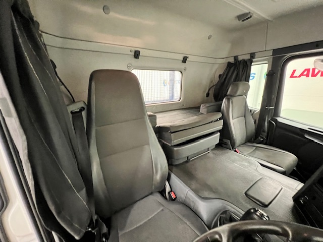 Scania P370 8×4 Sleeper Cab Skip Loader