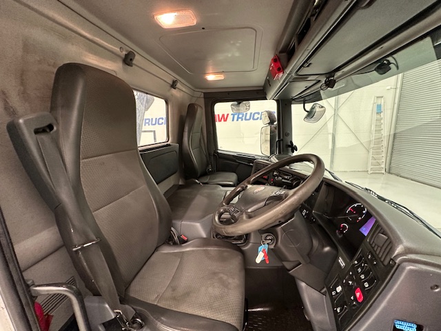 Scania P250 4×2 Day Cab Skip Loader