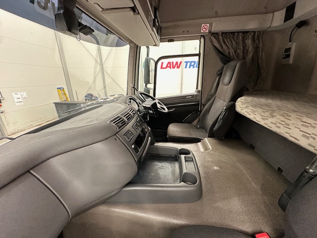DAF CF 310 Sleeper Cab Curtainsider