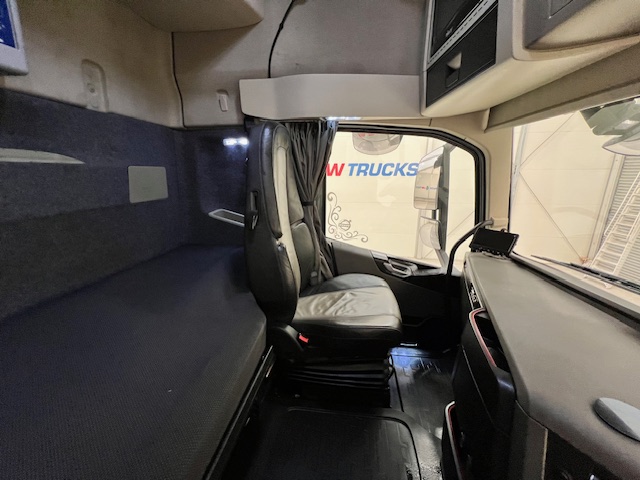Volvo FH 500 6×2 Midlift Tractor Unit