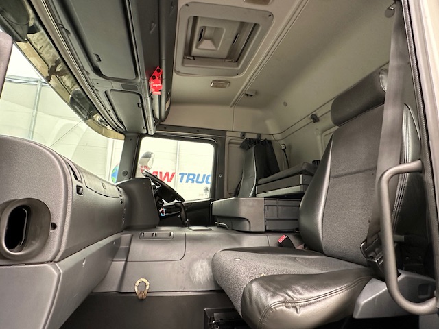 Scania P230 4×2 Sleeper Cab Curtainsider Manual