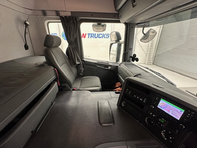Scania P250 4×2 Sleeper Cab Box Van