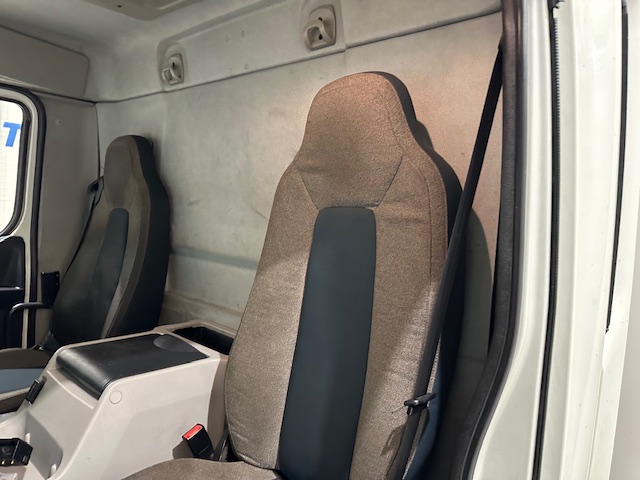 Volvo FL 240 4×2 Day Cab Box Van