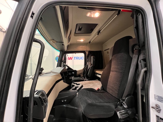 Mercedes Actros 1824 4×2 Sleeper Cab Curtainsider