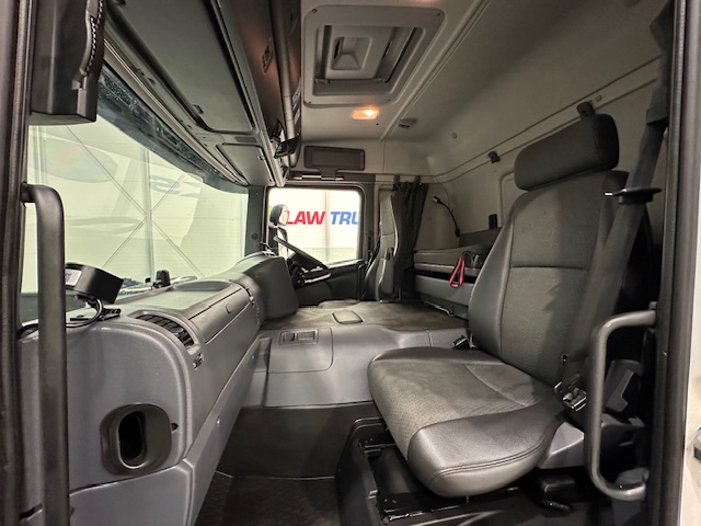 Scania P250 4×2 Sleeper Cab Fridge Box