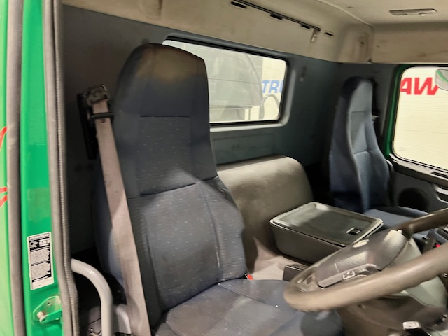 Volvo FM 400 8×4 Day Cab Tipper