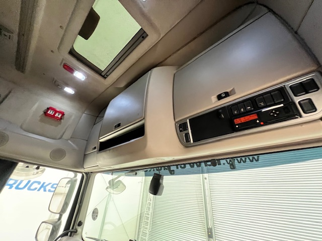 DAF XF 460 4×2 Super Space Cab Tractor Unit