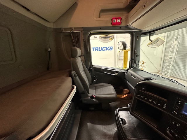Scania R450 6×2 Midlift Topline Tractor Unit