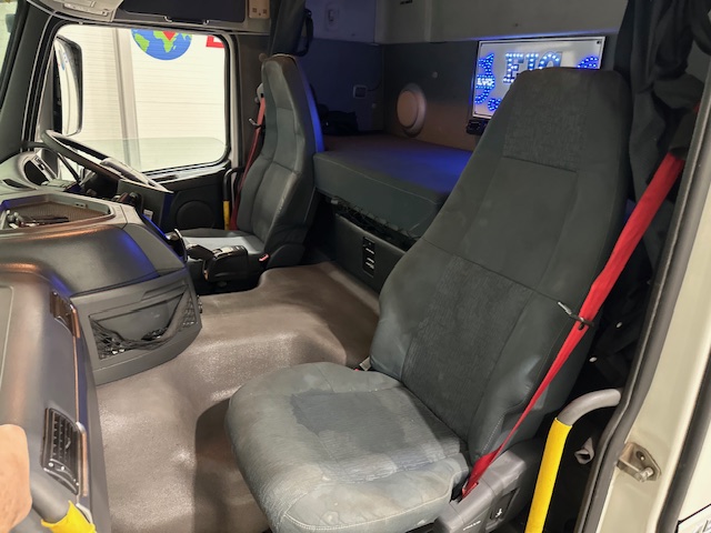 Volvo FM 450 Dropside Brick Grab Drawbar