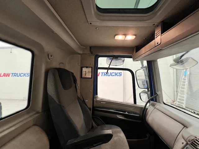 DAF CF85 360 8×4 Day Cab Hookloader