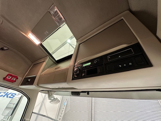 Volvo FH 500 Euro 5 6×2 Tractor Unit Safari Edition