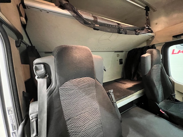 Mercedes Actros 1824 4×2 Sleeper Cab Fridge Box