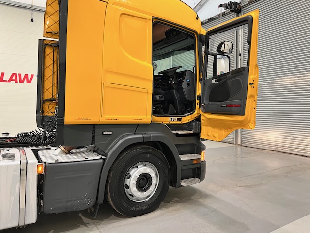 Scania R450 6×2 Rear Lift Tractor Unit PTO