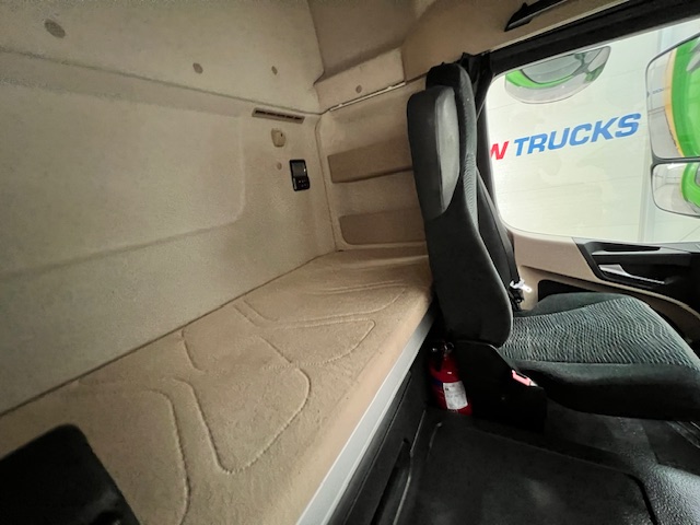 Mercedes Actros 2536 6×2 Sleeper Cab Curtainsider