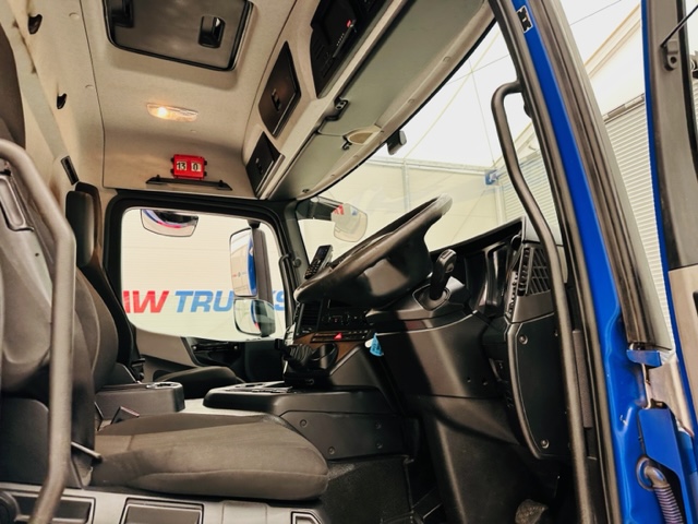 Mercedes Actros 1824 Day Cab Curtainsider