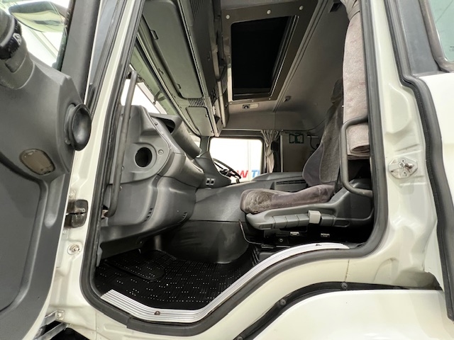 Scania P94 220 4×2 Sleeper Cab Box Van Manual
