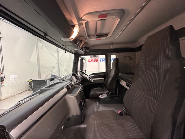 MAN TGS 26.320 6×2 Sleeper Cab Fridge Box