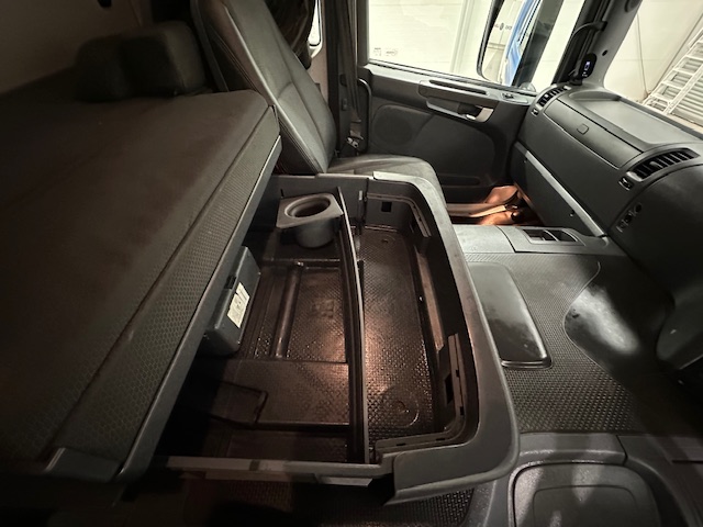 Scania P250 4×2 Sleeper Cab Fridge Box