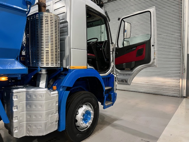 Volvo FMX 410 8×4 Day Cab Steel Tipper