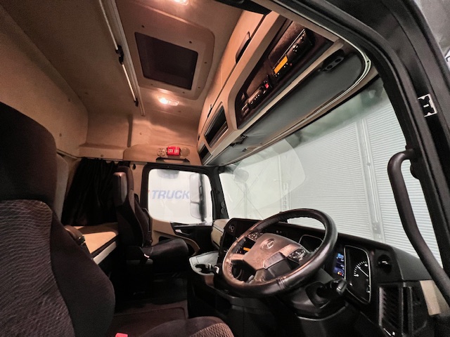 Mercedes Actros 2545 6×2 Midlift Tractor Unit