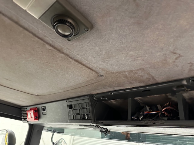Scania 114 340 6×2 Rear Lift Day Cab Beavertail