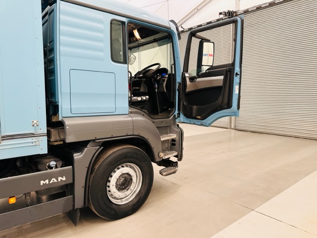 MAN TGS 26.360 6×2 Sleeper Cab Box Van