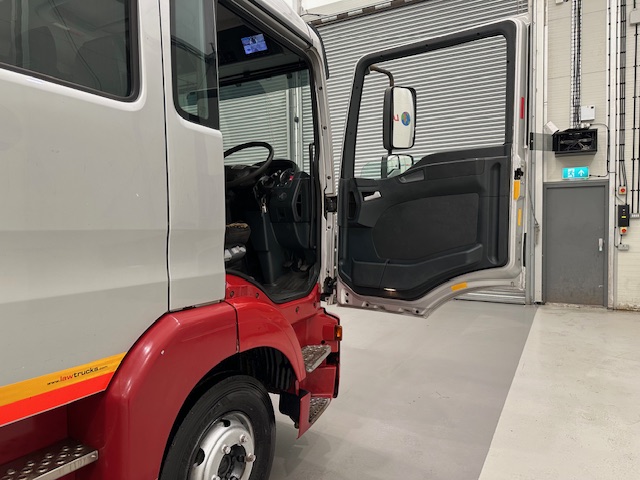 MAN TGL 12.220 Crew Cab Tilt and Slide