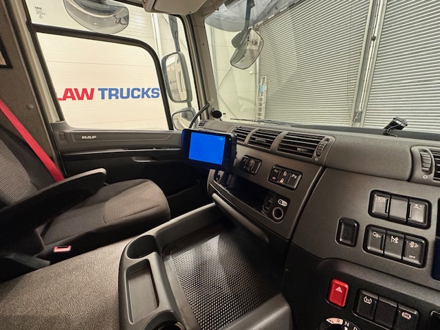 DAF CF 370 6×2 Sleeper Cab Fridge Box