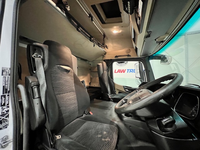 Mercedes Actros 1824 4×2 Sleeper Cab Fridge Box