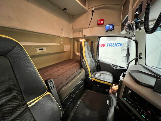Volvo FH16 750 6×2 Midlift Tractor Unit