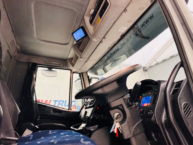 Iveco Stralis 310 AT 6×2 Box Van