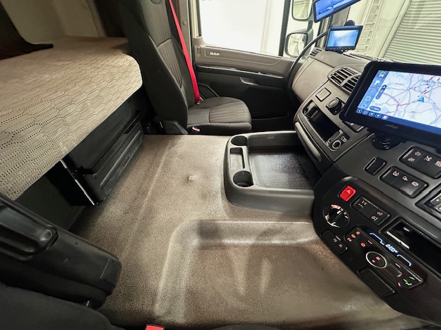 DAF CF 450 6×2 Space Cab Tractor Unit