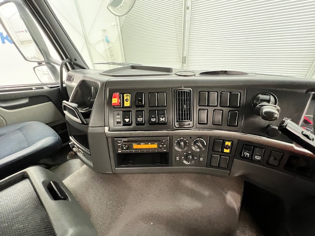 Volvo FM 460 8×4 Steel Tipper Grab