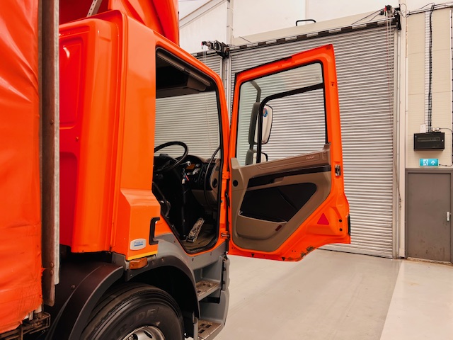 DAF CF75 310 6×2 Rear Lift Day Cab Curtainsider