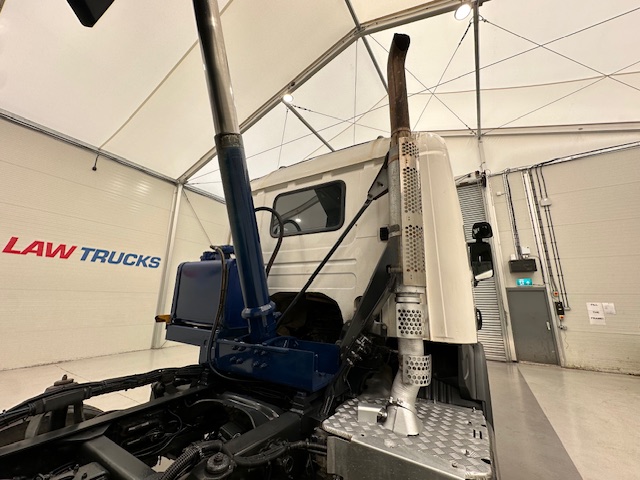 Scania P370 8×4 Sleeper Cab Tipper Manual