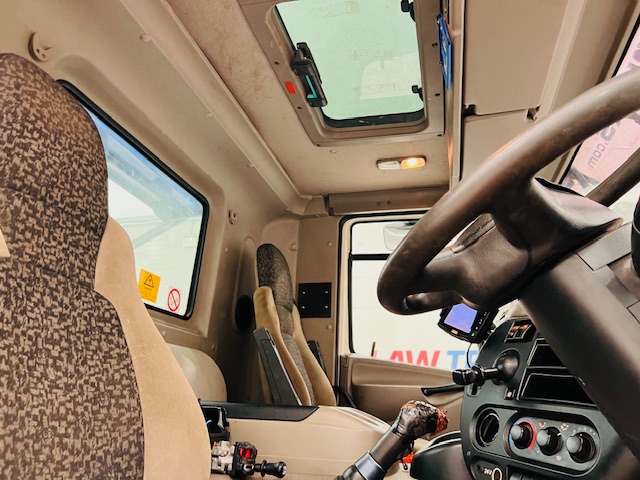 DAF CF85 410 8×4 Day Cab Hookloader Manual