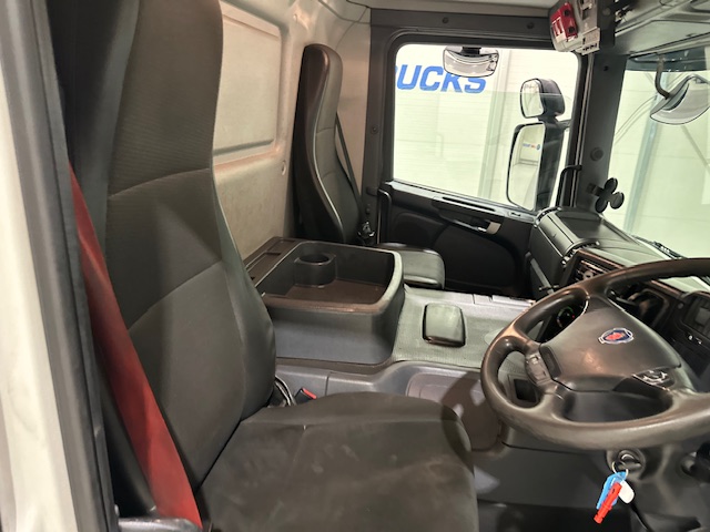 Scania P280 6×2 Rear Lift Day Cab Fridge Box