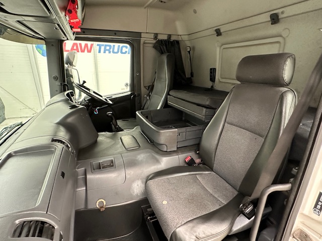 Scania P230 4×2 Sleeper Cab Curtainsider Manual