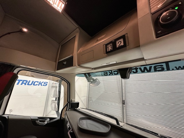 Volvo FH 500 6×2 Midlift Tractor Unit