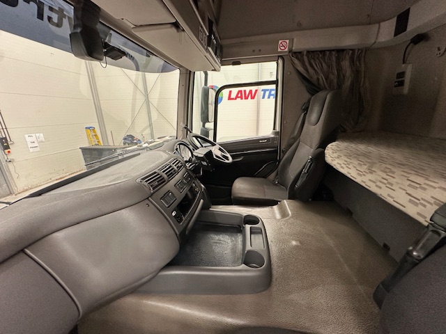 DAF CF 310 Sleeper Cab Curtainsider