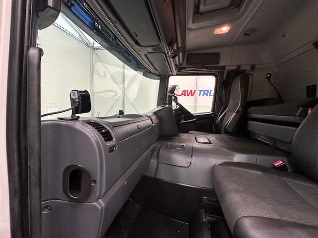 Scania P250 4×2 Sleeper Cab Fridge Box