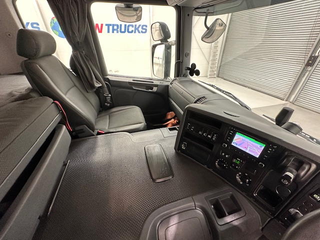 Scania P250 4×2 Sleeper Cab Box Van