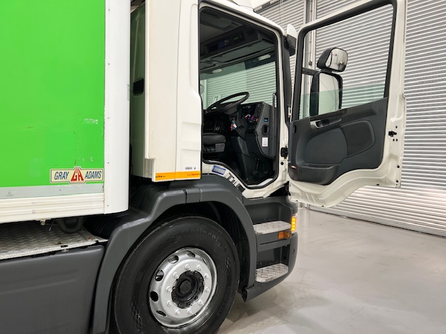 Scania P280 6×2 Rear Lift Day Cab Fridge Box