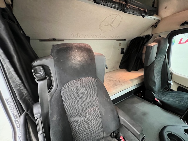 Mercedes Actros 1824 4×2 Sleeper Cab Fridge Box