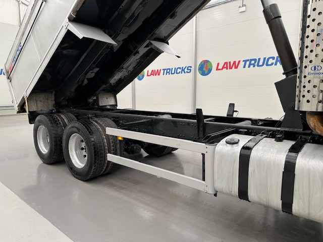 Volvo FM9 300 6×4 Sleeper Cab Tipper Manual