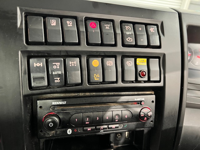 Renault C320 6×2 Day Cab Dropside with Crane