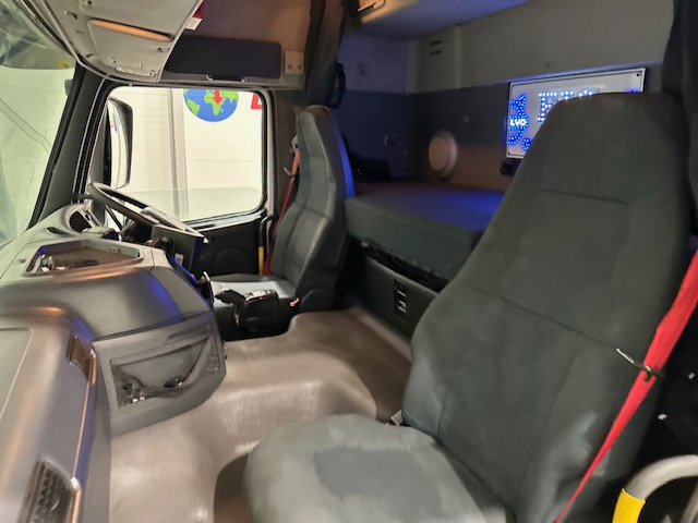 Volvo FM 450 Dropside Brick Grab Drawbar